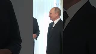 putin lider presidente rusia trump Putin meets Trump and his wife [upl. by Jeanna716]