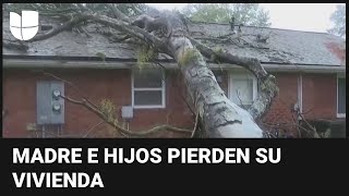 Un árbol cae sobre la casa de una madre con sus hijos ante el paso de Debby perdieron su vivienda [upl. by Rubina]