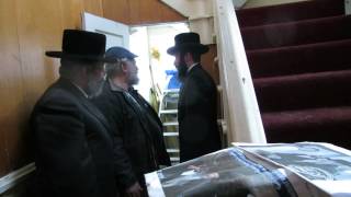 Help Niklesburg Rebbe Save Woodbourne Shul  Klal Yisraels Shul [upl. by Kcam173]