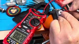 Using a clamp meter to measure flashlight’s draw amperage [upl. by Verda]