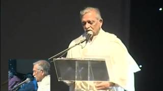 Gulzar recites his poetry at Jagjit Singh Concert [upl. by Ybab]