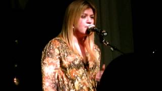 Stronger  Kelly Clarkson Night for Hope 2012 [upl. by Drusy]