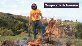 PORCO NO FOGO DE CHÃO  Receitas de Inverno [upl. by Ilrahs]