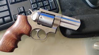 Ruger GP100 44 Special  hogue walnut grip [upl. by Hernandez]