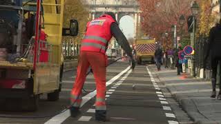 Lassée d’attendre la Région Etterbeek aménage sa piste cyclable de l’avenue de Tervueren [upl. by Sinnard]