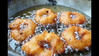 INSTANT MEDU VADA HOW TO MAKE CRISPY UDDIN VADA ಗರಿಗರಿ ಉದ್ದಿನ ವಡೆ [upl. by Anniahs664]