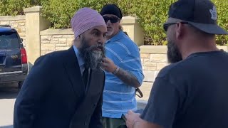 Jagmeet Singh SNAPS at Conservative Protestor Shocking Confrontation Caught on Camera [upl. by Llen524]