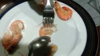 How to peel or deshell shrimp in 3 seconds [upl. by Coy869]