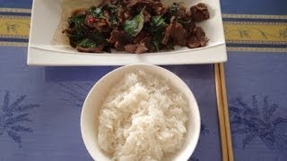 Recette du boeuf sauté au basilique Thaï [upl. by Omrellig]