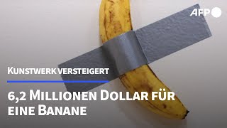 An Wand geklebte Banane in New York für 62 Millionen Dollar versteigert  AFP [upl. by Tutt317]