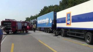 Lkw Unfall Weiterstadt A5 [upl. by Cranford806]