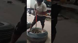 ट्यूबलेस टायर फिइटिंग tubeless tyre fitting kaise karen 😟 [upl. by Roselani]