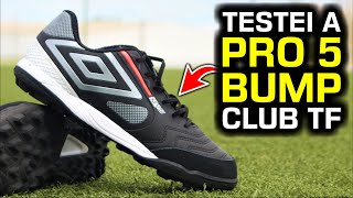 BOA chuteira para PÉS LARGOS 😱  Testei a chuteira society Umbro Pro 5 Bump Club TF [upl. by Ahsuoj]