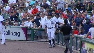 Prince Fielder finds a MIDGAME SNACK helps himself to a fans nachos [upl. by Berlin]