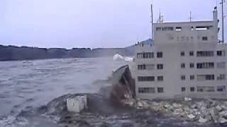 O mais terrivel vídeo de Tsunami do Japão [upl. by Elfrieda]