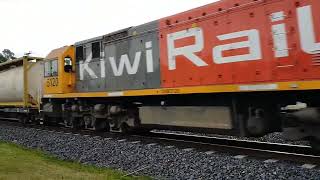 KiwiRail Freight Train 932 making some noise as it goes through Mosgiel [upl. by Pegasus]