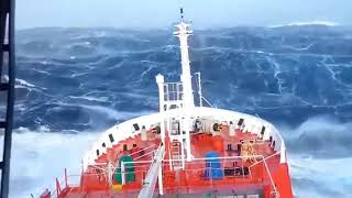 Impresionante Vídeo real Barco en mitad de una tormenta [upl. by Aital]