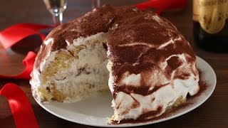 ZUCCOTTO DI PANDORO CON PANNA E NUTELLA Ricetta facile [upl. by Michaeline]