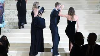 Justin and Hailey Bieber walk the 2021 MET gala amid Selena chants justinbieber trending [upl. by Cortie514]