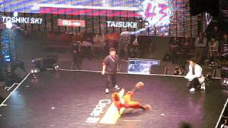 Toshiki Ski vs Taisuke Dance Live Final 2010 Tokyo by Bboy Hayarikko [upl. by Aicella754]