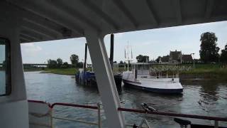 Oversteek IJssel Deventer De Worp  De Welle met motorveerboot Stokvis [upl. by Cosenza]