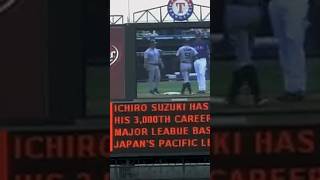 Ichiro notches 3000th hit of his professional baseball career  July 29 2008  Mariners  Rangers [upl. by Dragelin]