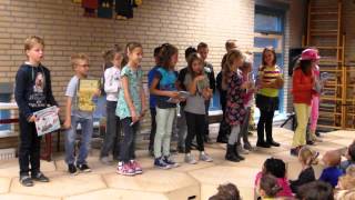 Filmpje weekopening groep 4  Hieperdepiep we gaan naar de bieb [upl. by Lisha]