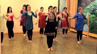 Cours de danse indienne Bollywood à Paris  Mahina Khanum  Apsara Aali [upl. by Atsylak]