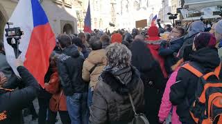 Sledujte ŽIVĚ Demonstranti se poprali s policií teď míří na Petřín  CNN Prima NEWS [upl. by Sisak]