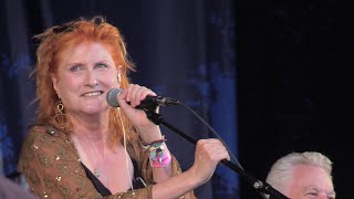 Green Grow the Rashes  Eddi Reader Fairports Cropredy Convention 2024 [upl. by Eedyah]