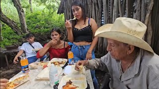 disfrutando una rica Cena con don Santos gracias a un suscriptor🤗aventuras salvadoreñas [upl. by Irena296]