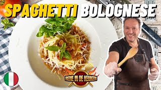 Spaghetti Bolognese zoals het in Italië gemaakt wordt [upl. by Ahseenat]