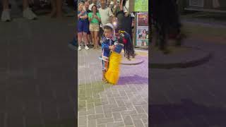 Davi o pequeno dançarino em Porto de Galinhas com A Karolina Boneca dancarino dança [upl. by Prisca38]