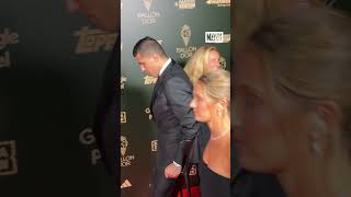 En béquilles Rodri arrive à la cérémonie du Ballon d’Or [upl. by Osman281]