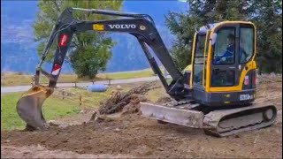 SPIANAMENTO TERRENO CON I FIOCCHI  Volvo ECR 58 plus [upl. by Eijneb]