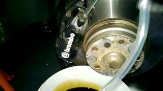 Bleeding brakes on E46E38E39 BMW with DIS [upl. by Jaco]