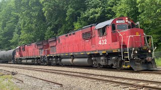 WNYP C430s 432 and 431 Leaving Oil City PA going SB on 6623 [upl. by Odraner]