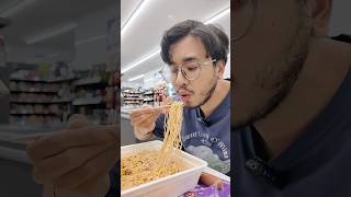 Nyobain mukbang ramyeon gede di minimarket Korea 🤤 [upl. by Gilberte6]