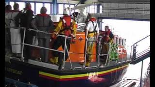 CROMER LIFEBOAT LAUNCH JUL 06wmv [upl. by Sadnac713]