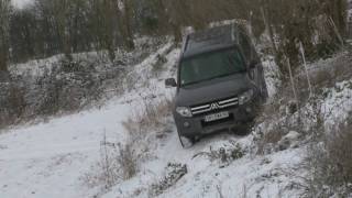 Mitsubishi Pajero 5 portes 32 DID sous la neige [upl. by Bowerman]