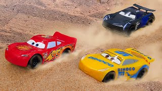 Spielspaß für Kinder McQueen baut eine Rennstrecke Video mit Spielzeugautos auf Deutsch [upl. by Moritz]