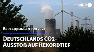 Deutschlands CO2Ausstoß 2023 auf Rekordtief gesunken  AFP [upl. by Ymer]