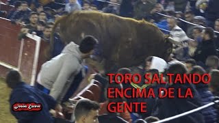 IMPRESIONANTE EL TORO DE ARRIAZU SALTANDO ENCIMA DE LA GENTE [upl. by Blessington986]