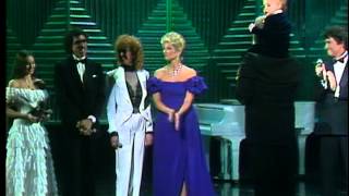 Kenny Rogers wins the American Musical Award of Merit AMA 1983 [upl. by Yevol]