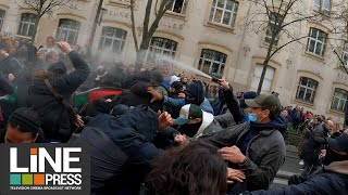 Marche des femmes Heurts entre militants proPalestine et proIsraël  Paris  France 08 mars 2024 [upl. by Larentia]