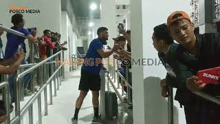 Adilson Maringa Layani Foto Suporter PSIS Usai Laga Semifinal Piala Presiden [upl. by Arden]