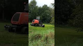 De Indo Greenkeeper is klepelmaaier maaien op een golfbaan [upl. by Studner]