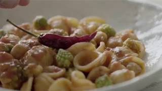 Academia Barilla Orecchiette med broccoli kikärtor och Barilla Basilico Sås [upl. by Lekzehcey231]