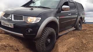 Nissan Pathfinder Vs Mitsubishi L200 Off Road [upl. by Shatzer]