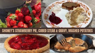 Shoney’s Strawberry Pie copycat recipe 🍓 Homemade cubed steak with gravy and mashed potatoes YUM [upl. by Johan938]